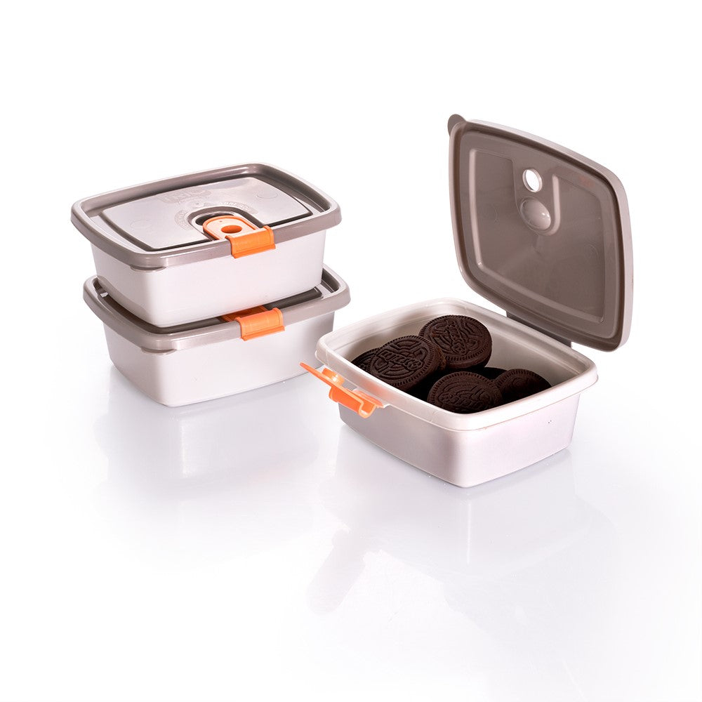 Plastic Food Storage Containers w/attached Lids. Multi sizes Containers (Beige & Orange)