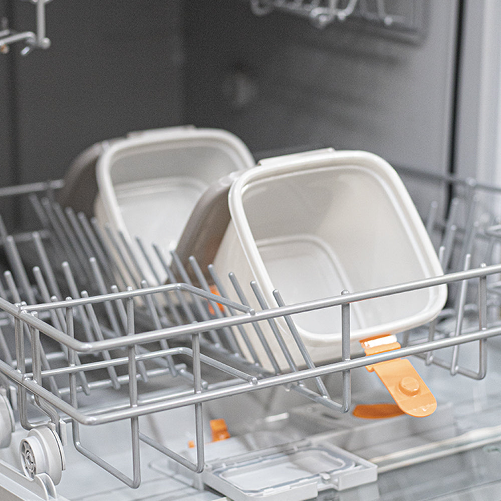 Plastic Food Storage Containers w/attached Lids. Multi sizes Containers (Beige & Orange)