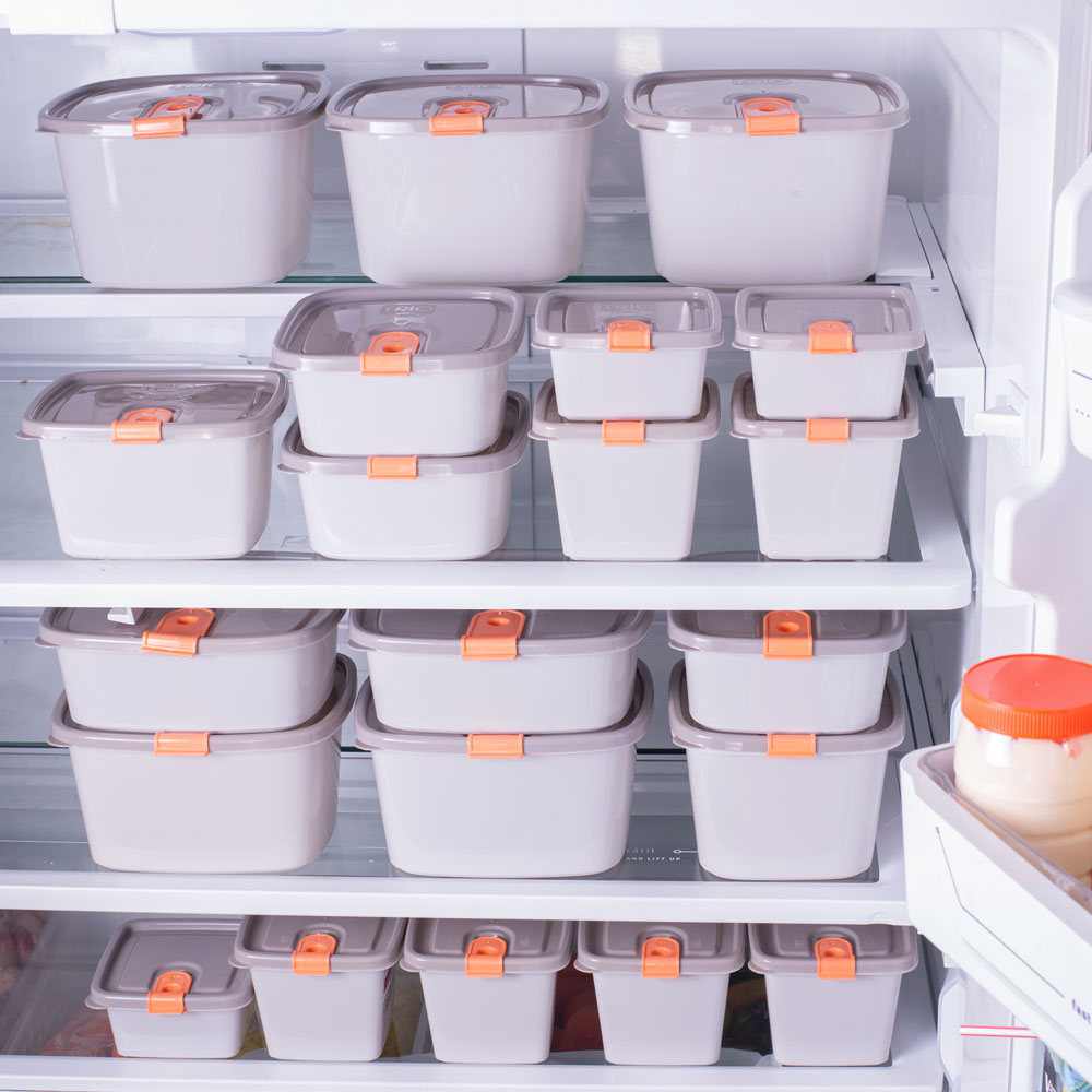 Plastic Food Storage Containers w/attached Lids. Multi sizes Containers (Beige & Orange)